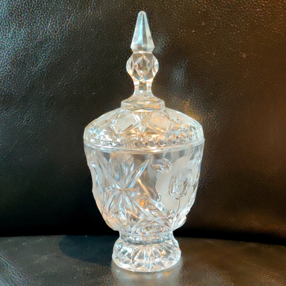 Crystal candy dish with a lid